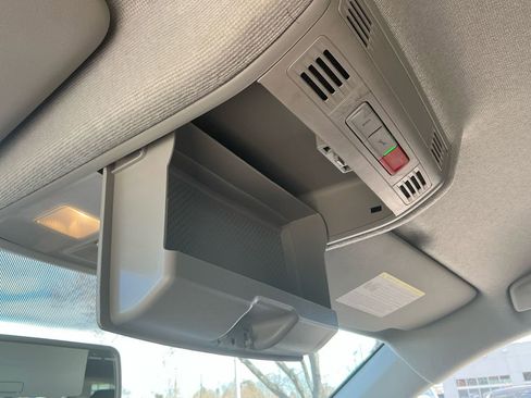 Used 2021 Volkswagen Tiguan S image 25