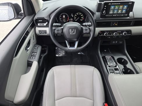 Used 2023 Honda Pilot EX-L image 2