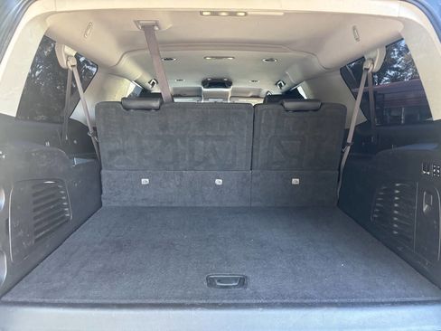 Used 2017 GMC Yukon XL SLT image 18