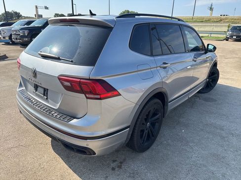 Used 2023 Volkswagen Tiguan SE R-Line FWD image 11