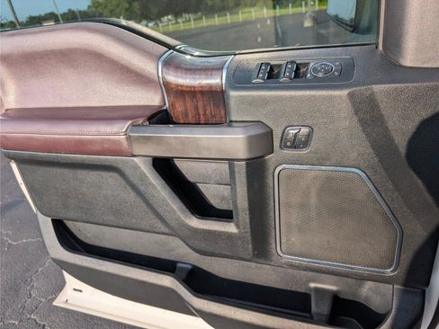 Used 2015 Ford F150 Platinum w/ Equipment Group 701A Luxury RWD image 14