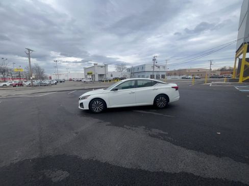 Used 2025 Nissan Altima 2.5 SV image 16
