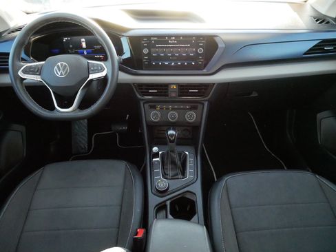 Certified 2022 Volkswagen Taos SE w/ Panoramic Sunroof Package image 10