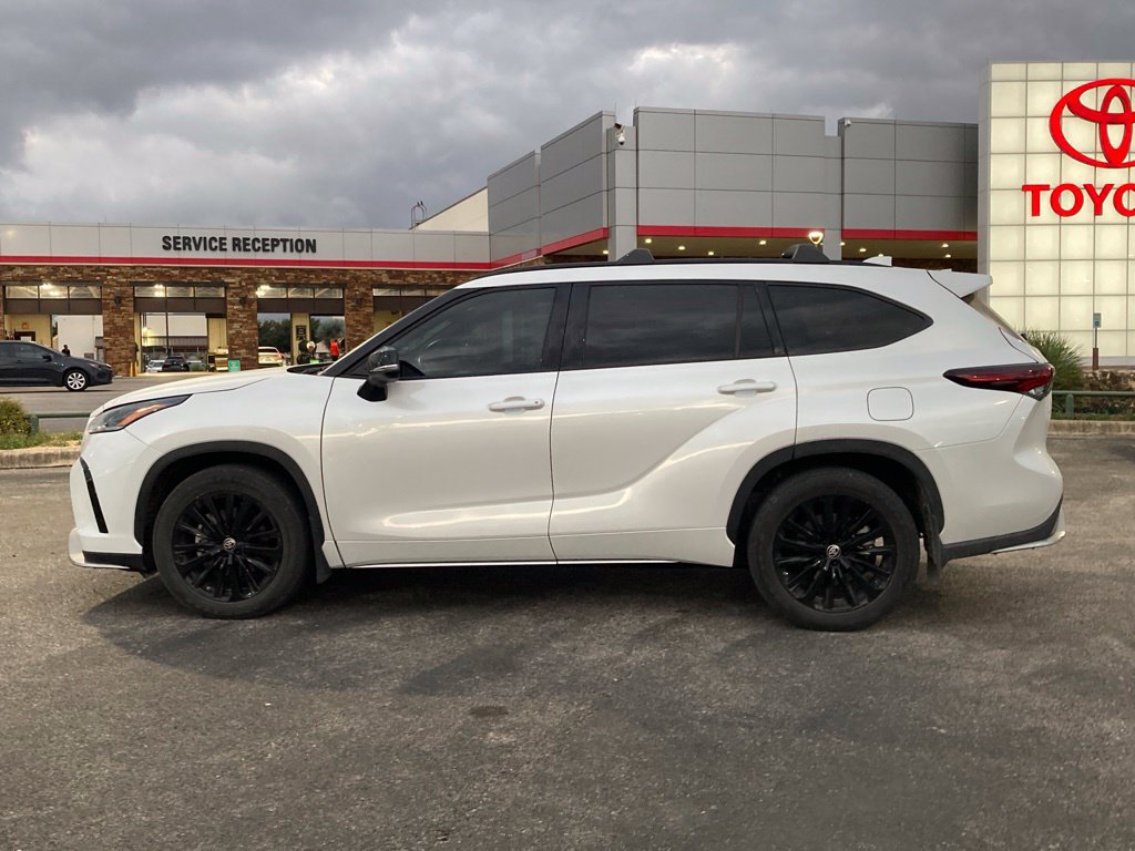 Used 2024 Toyota Highlander XSE FWD image 6