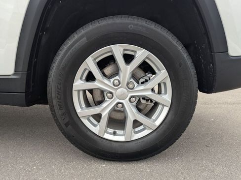 Used 2024 Jeep Grand Cherokee Limited image 16