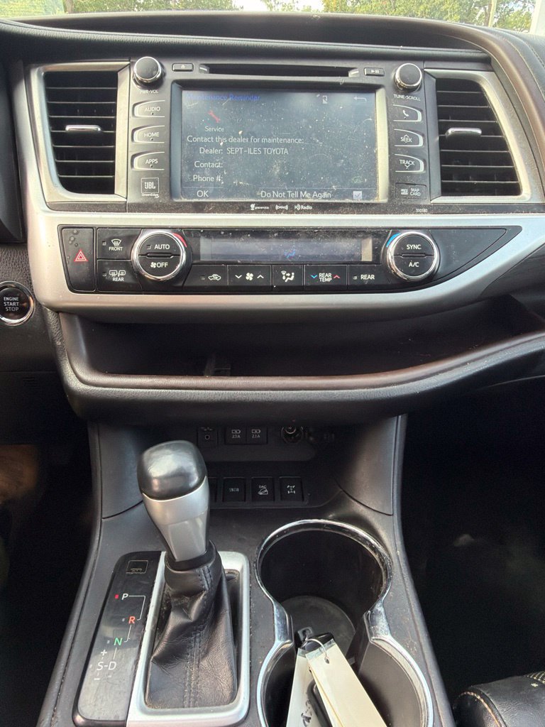 Used 2017 Toyota Highlander Limited AWD/4WD image 23