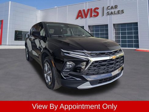 Used 2025 Chevrolet Blazer LT FWD image 3