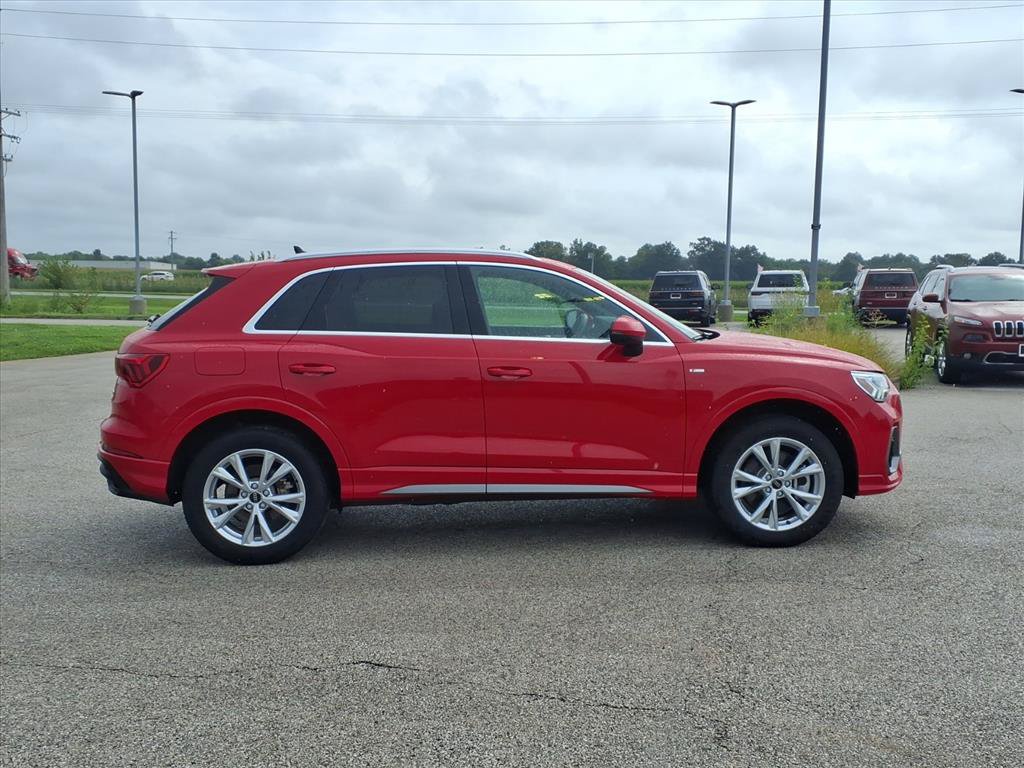 Used 2025 Audi Q3 2.0T Premium AWD/4WD image 2