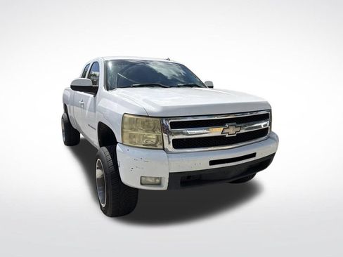 Used 2009 Chevrolet Silverado 1500 LTZ RWD image 2