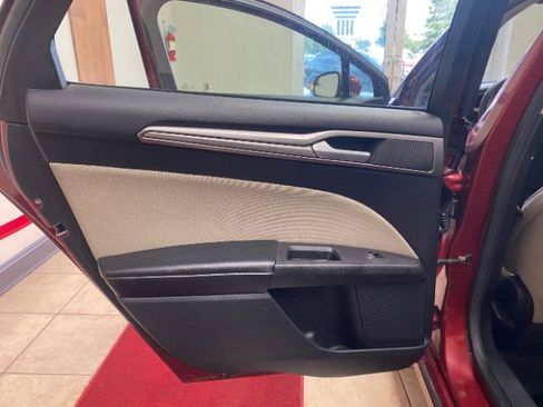 Used 2017 Ford Fusion S image 11