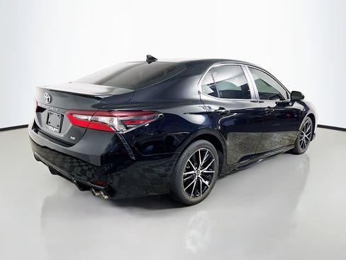 Used 2024 Toyota Camry SE FWD image 4