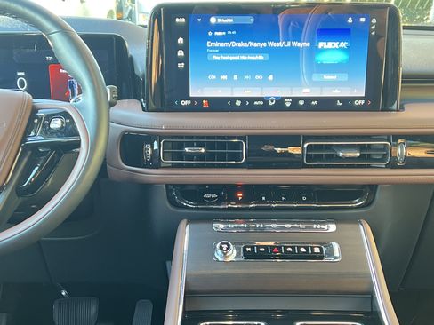 Used 2025 Lincoln Aviator Reserve w/ Equipment Group 201A image 30