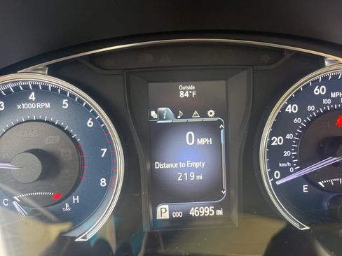 Used 2015 Toyota Camry XLE image 12