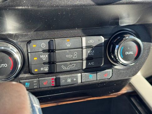 Used 2019 Ford F150 Lariat image 22