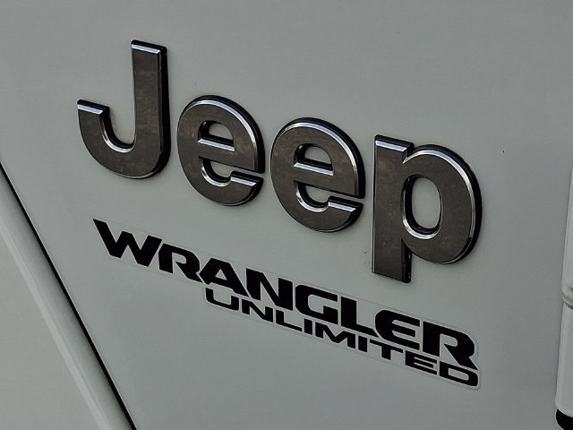 Used 2021 Jeep Wrangler Unlimited Sahara AWD/4WD image 30