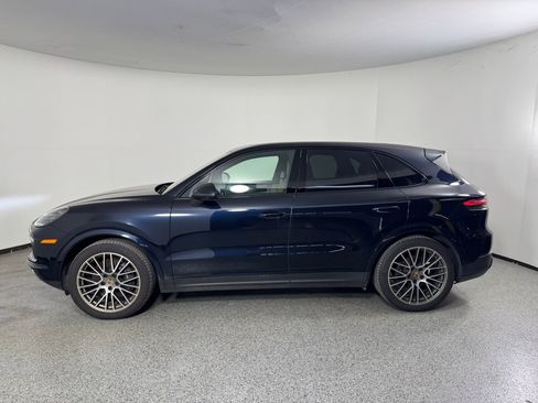 Certified 2023 Porsche Cayenne Platinum Edition image 2