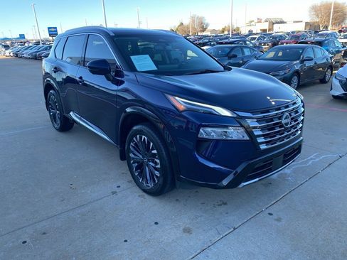 Used 2024 Nissan Rogue Platinum w/ Platinum Premium Package image 7