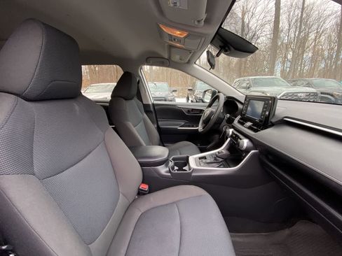 Used 2021 Toyota RAV4 LE image 23