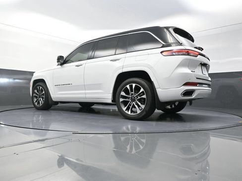 Used 2024 Jeep Grand Cherokee Overland w/ Luxury Tech Group IV AWD/4WD image 25