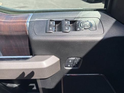 Used 2015 Ford F150 Platinum w/ Equipment Group 701A Luxury AWD/4WD image 12