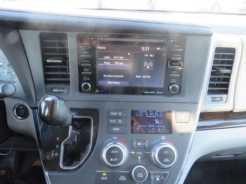 Used 2018 Toyota Sienna Limited Premium image 18