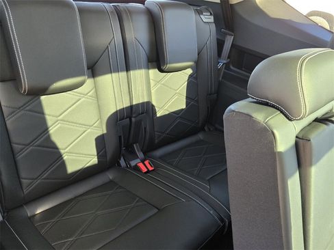 Certified 2025 Volkswagen Atlas SE w/ Panoramic Sunroof Package image 17