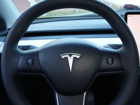 Used 2024 Tesla Model Y Long Range image 11