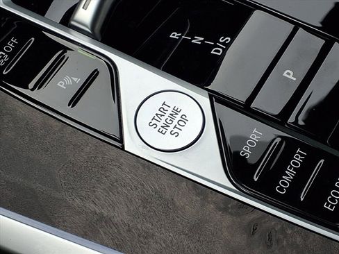 Used 2025 BMW X5 xDrive40i w/ M Sport Package image 13