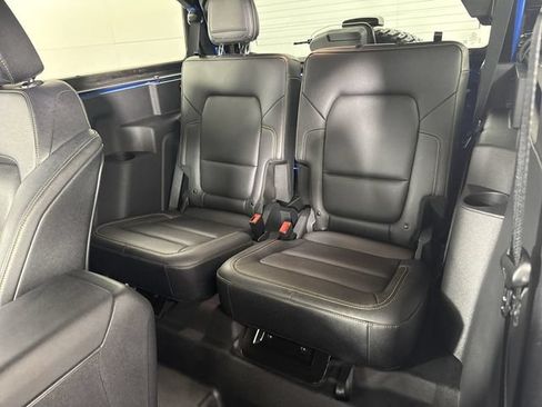 Used 2023 Ford Bronco Badlands w/ Sasquatch Package AWD/4WD image 24
