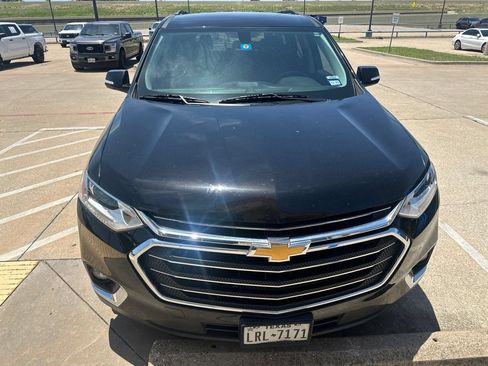 Used 2019 Chevrolet Traverse LT FWD image 2