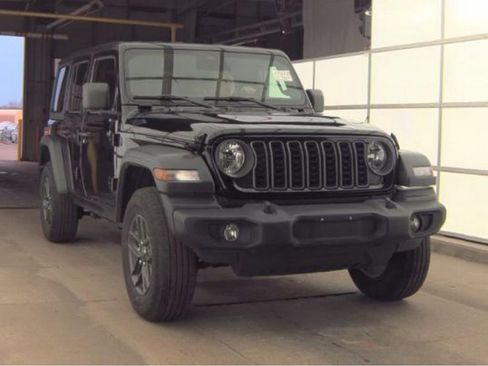 Used 2025 Jeep Wrangler Sport S image 4