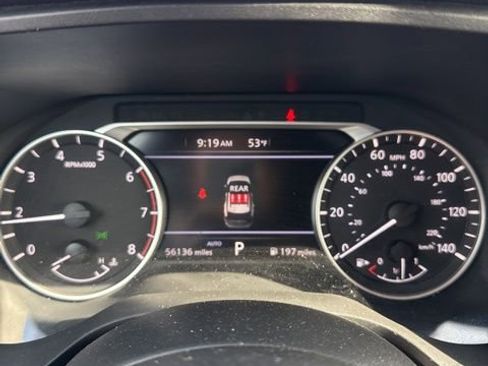 Used 2024 Nissan Rogue SV image 2