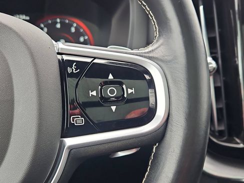 Used 2020 Volvo XC60 T6 R-Design w/ Protection Package Premier AWD/4WD image 28
