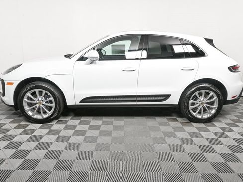 Certified 2025 Porsche Macan image 2