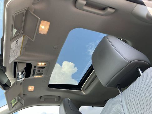 Used 2023 Toyota Highlander Limited FWD image 21