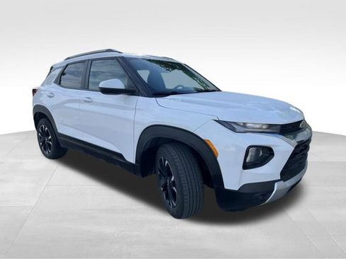 Used 2023 Chevrolet TrailBlazer LT w/ Convenience Package FWD image 9