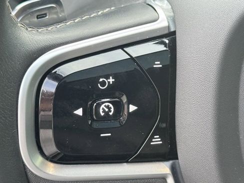 Used 2020 Volvo XC90 T6 R-Design w/ Protection Package Premier image 23