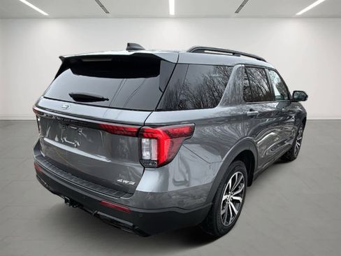 Used 2025 Ford Explorer ST-Line image 5