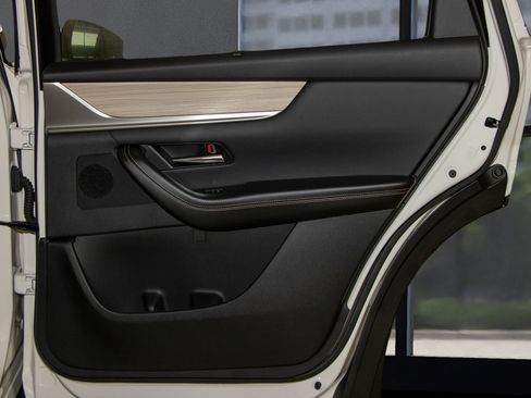 Used 2025 MAZDA CX-90 3.3 Turbo w/ Preferred Package image 16