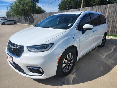 Used 2023 Chrysler Pacifica Touring-L