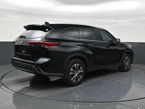 Used 2021 Toyota Highlander XLE FWD image 5