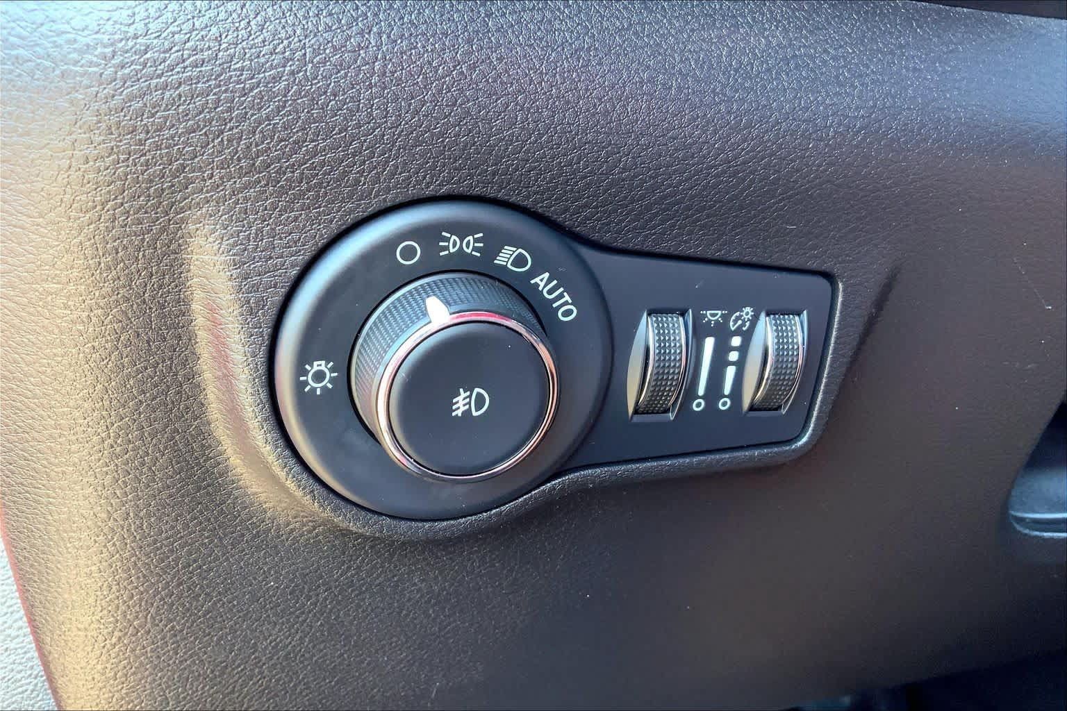 Used 2023 Jeep Compass Limited AWD/4WD image 33