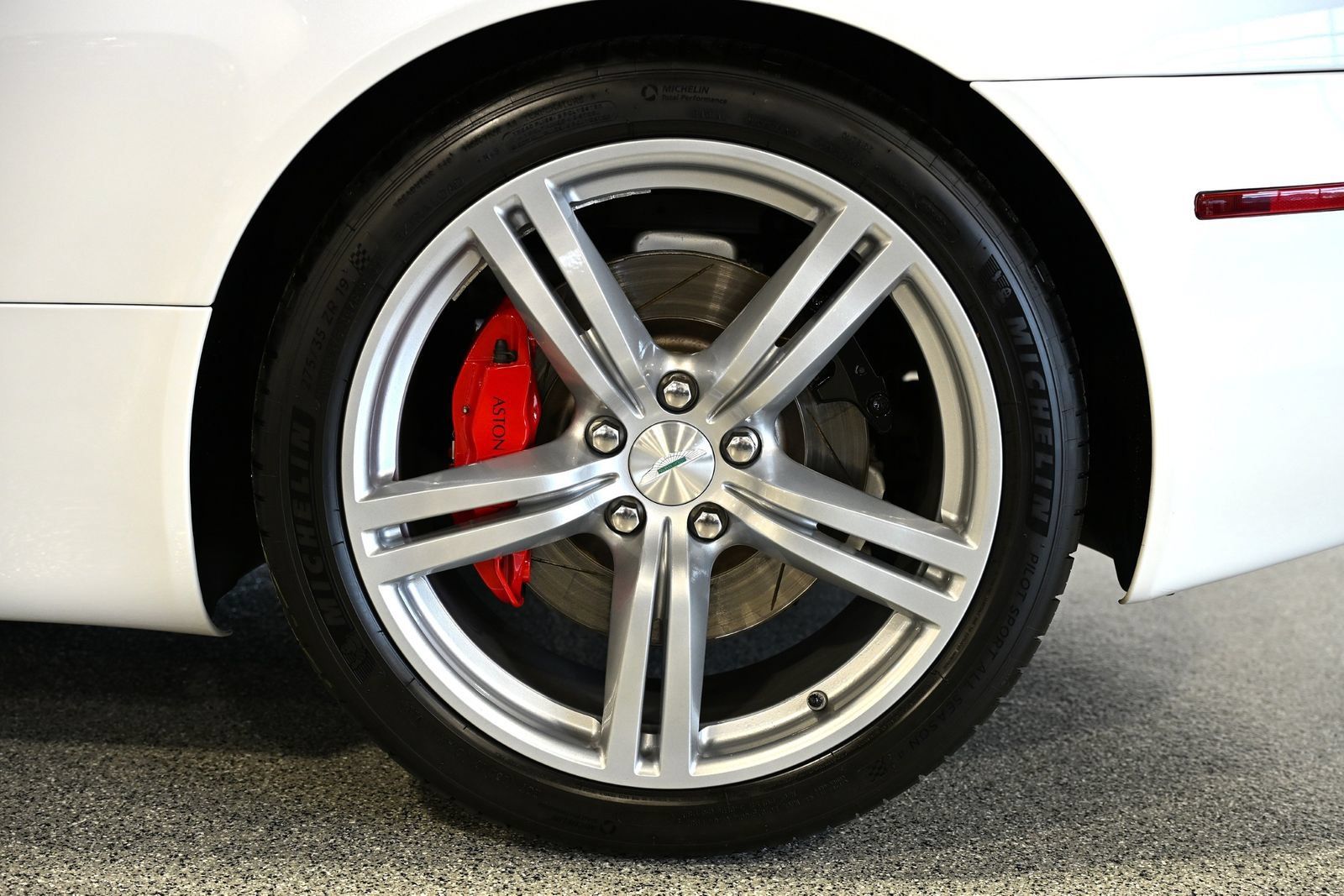 Used 2009 Aston Martin DB9 Coupe RWD image 19