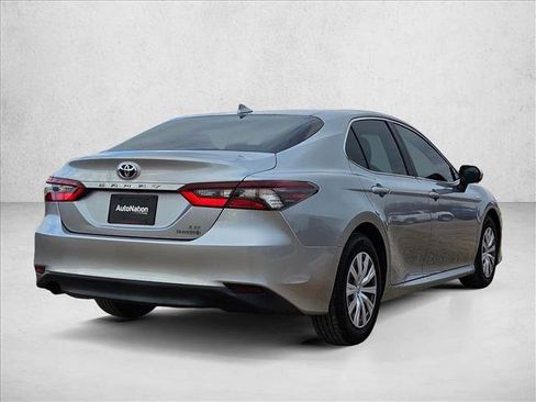 Used 2021 Toyota Camry LE image 5