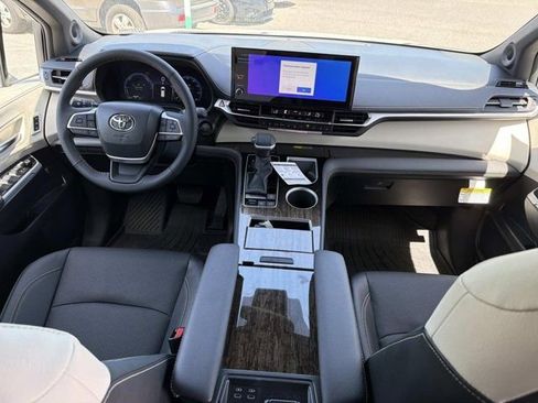 New 2026 Toyota Sienna Limited FWD image 20