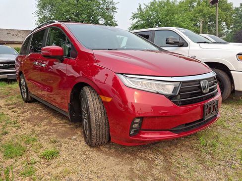 Used 2024 Honda Odyssey EX-L image 3