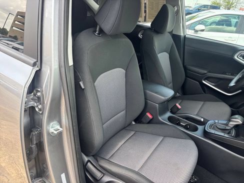 Used 2025 Kia Soul LX w/ LX Technology Package FWD image 34