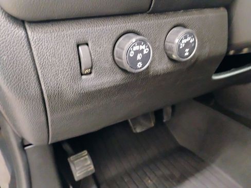 Used 2018 GMC Canyon Denali image 14