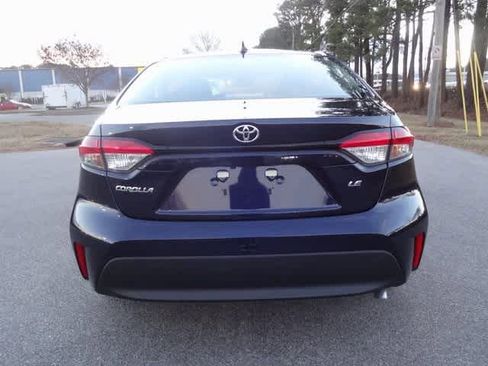 Used 2025 Toyota Corolla LE image 3