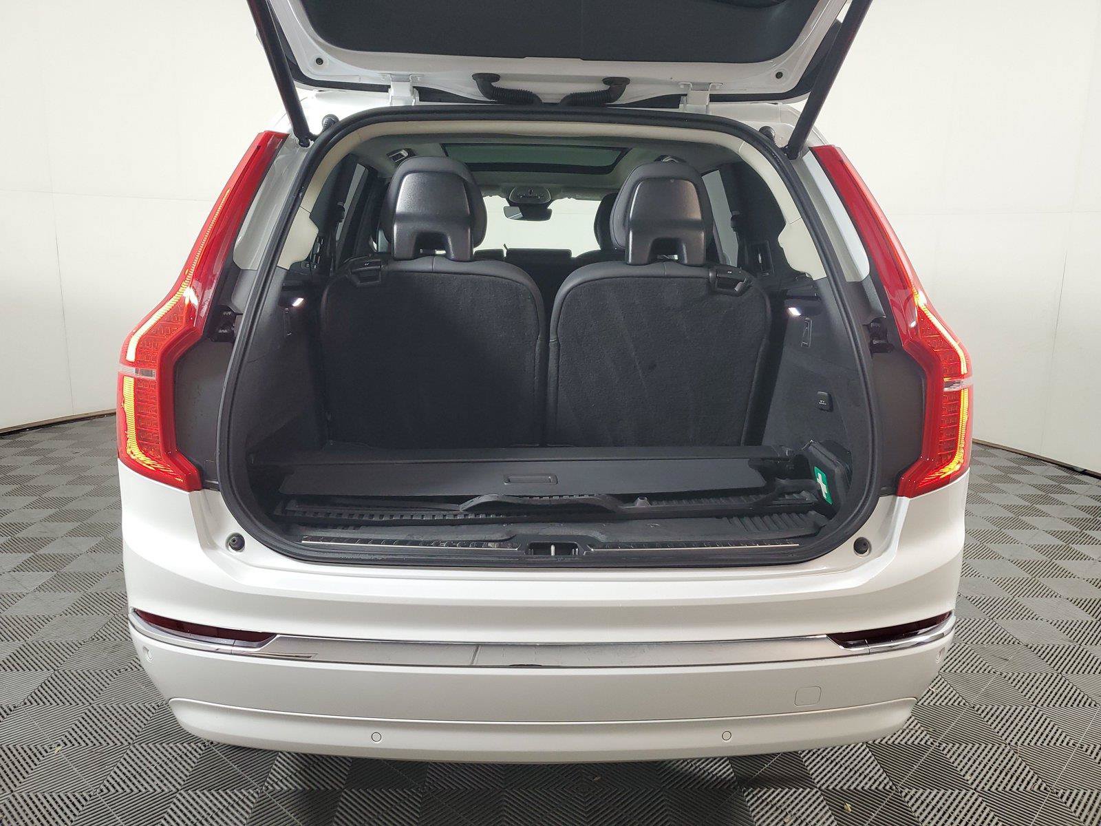 Used 2024 Volvo XC90 B6 Plus w/ Protection Package AWD/4WD image 9